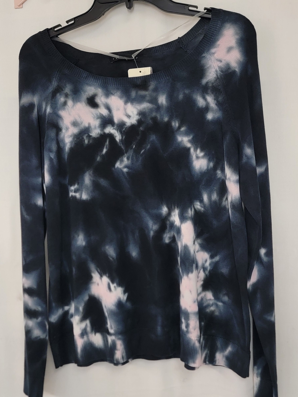 Evereve Tie-Dye Pullover Sweater in Navy and Light Pink